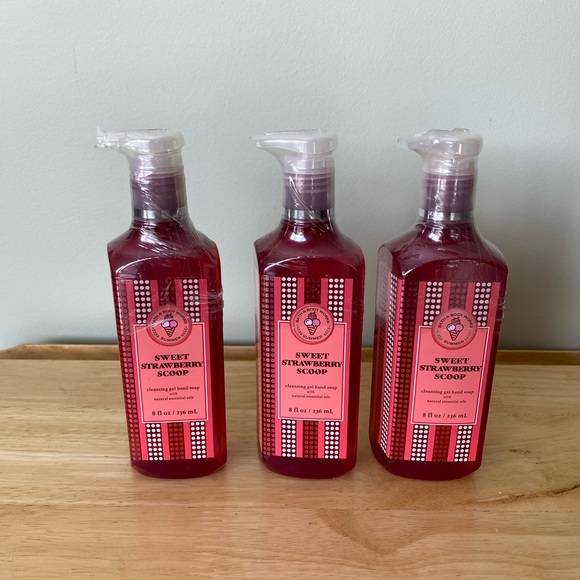 Bath Body Works Sweet Strawberry Scoop Cleansing Gel Hand Soap-Essential oils x3 - Picture 3 of 3